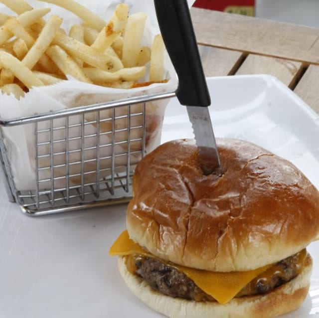 Pasadena cheese Burger.